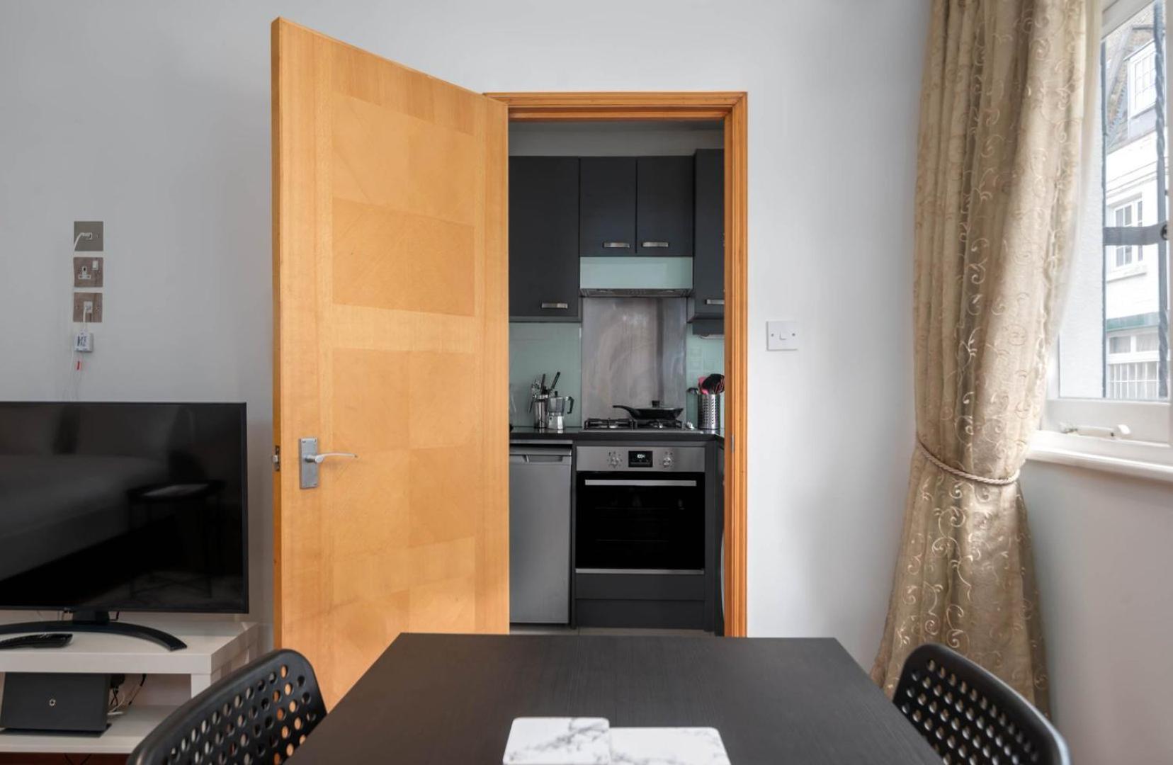 Апартаменти Guestready - Central Converted Mews In Bayswater Лондон Екстер'єр фото