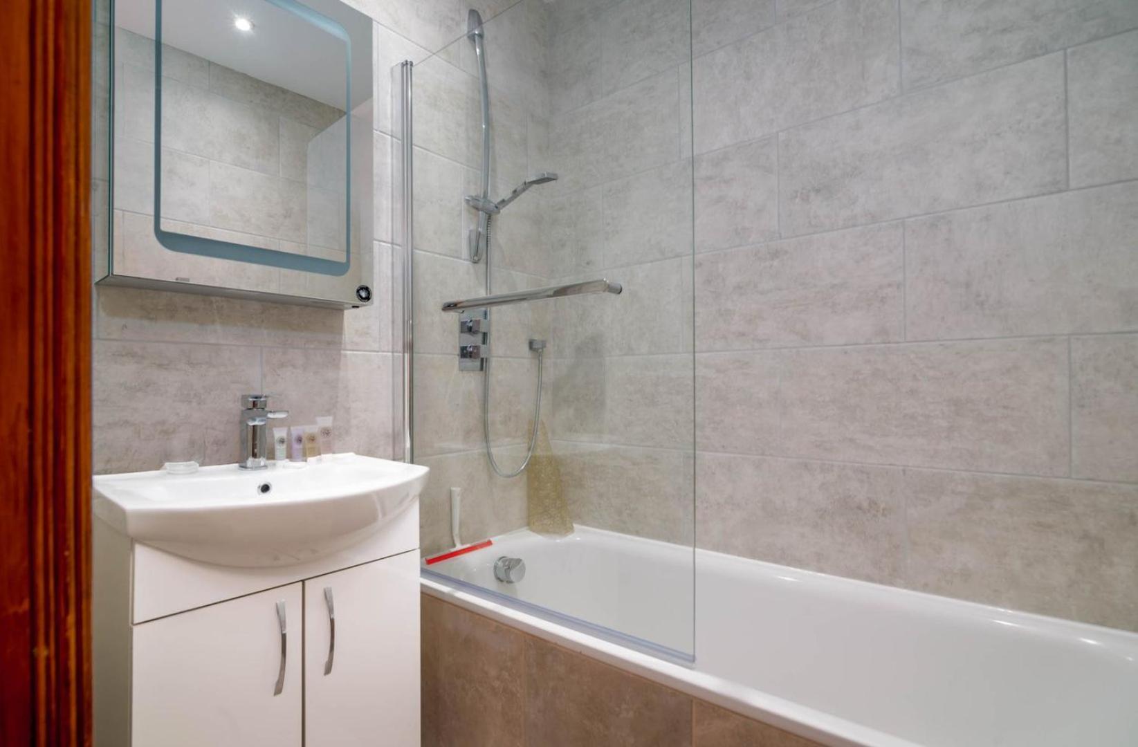 Апартаменти Guestready - Central Converted Mews In Bayswater Лондон Екстер'єр фото